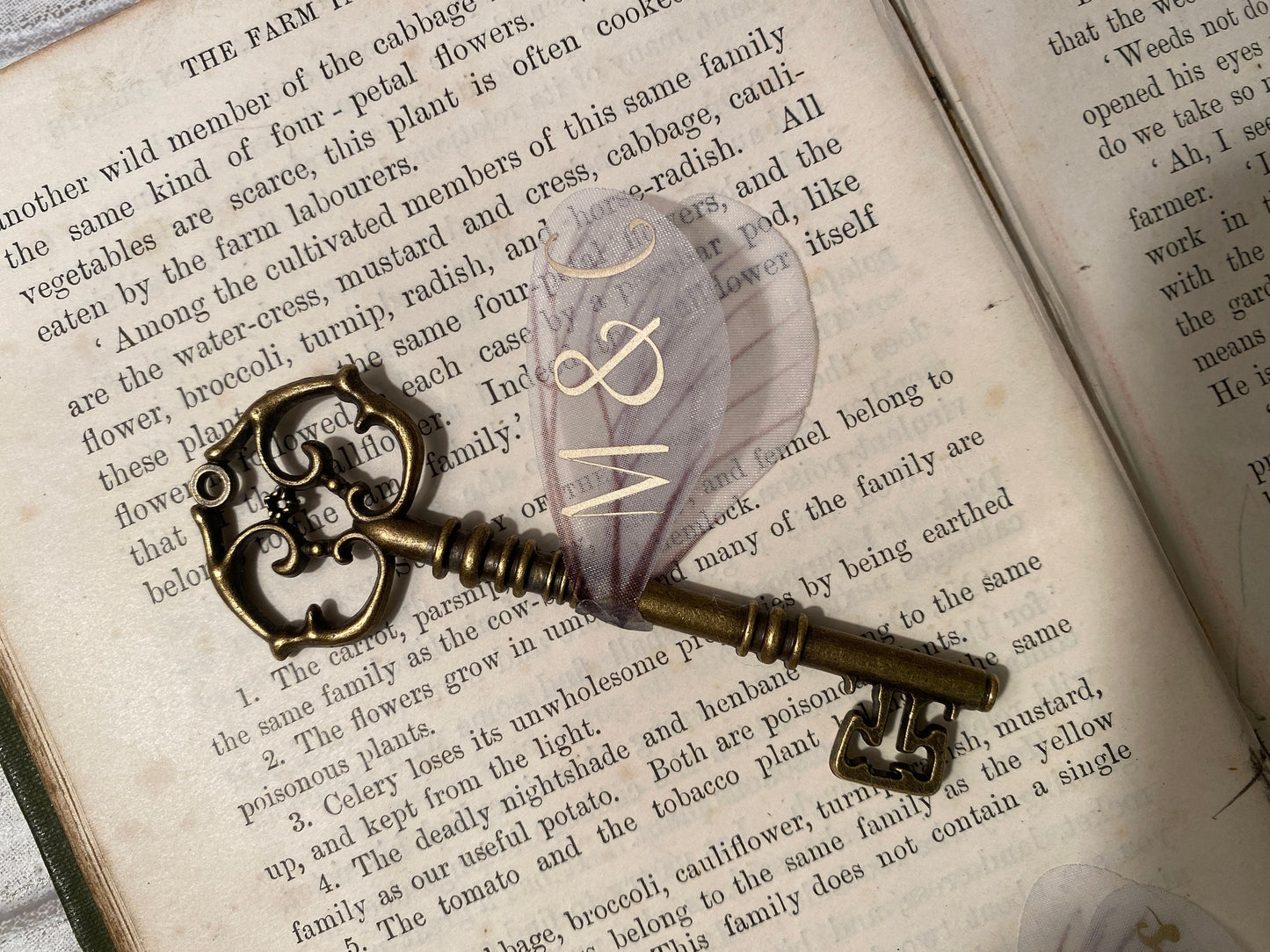 LARGE Wizard Flying Keys! Bronze Winged Keys wall Decor, Wizard Party decor, Wizard Room Decor, Wizard Wedding, Wizard Christmas Decorations