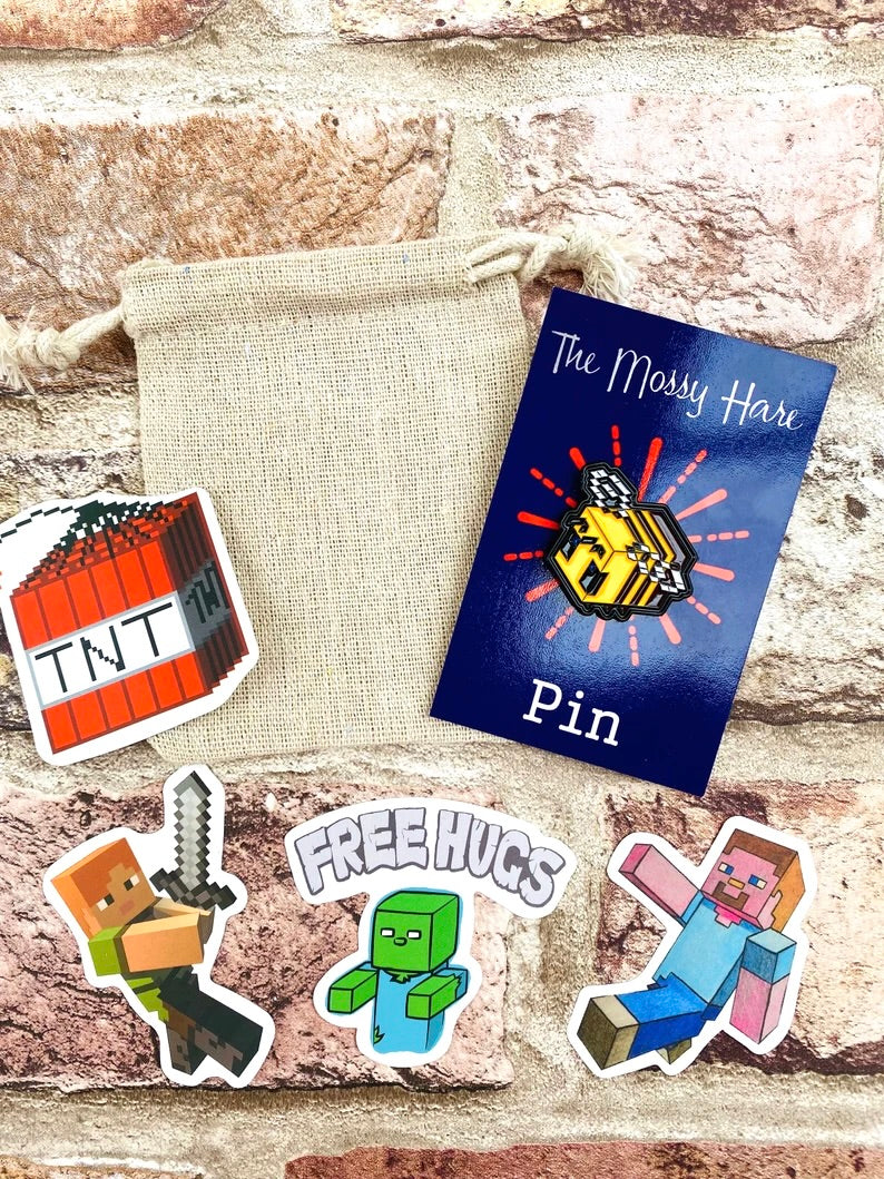 Minecraft Bee Pin (Personalised with stickers)- great Gift! Bee Badge (Christmas present)