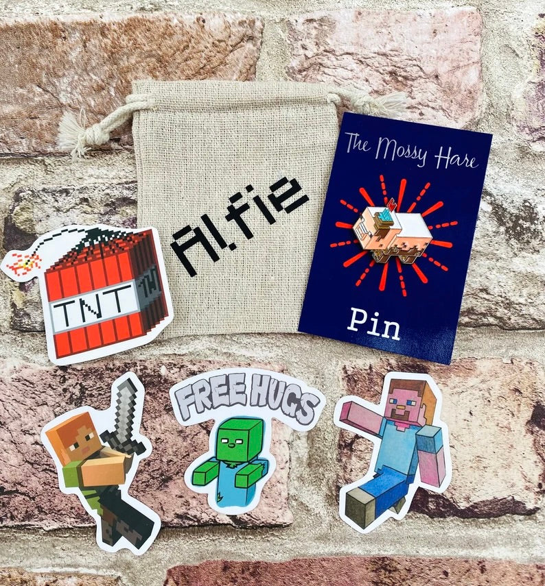 Minecraft Bee Pin (Personalised with stickers)- great Gift! Bee Badge (Christmas present)