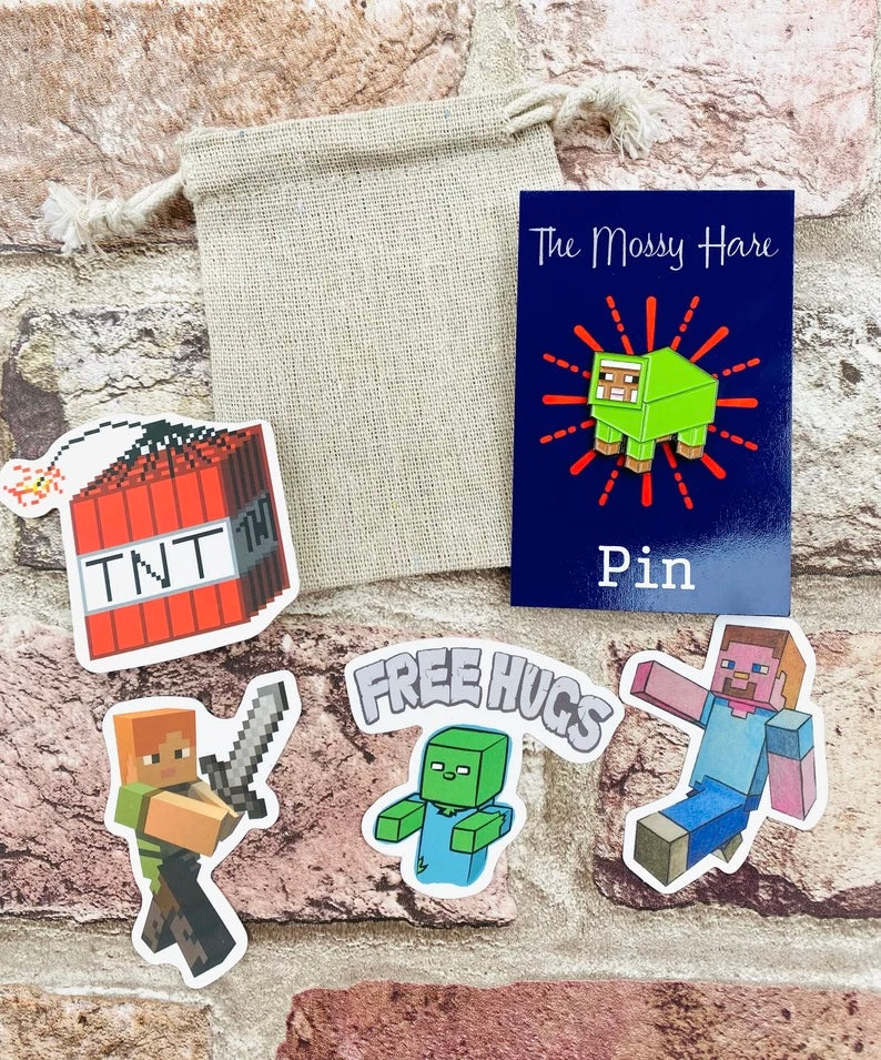 Minecraft Bee Pin (Personalised with stickers)- great Gift! Bee Badge (Christmas present)