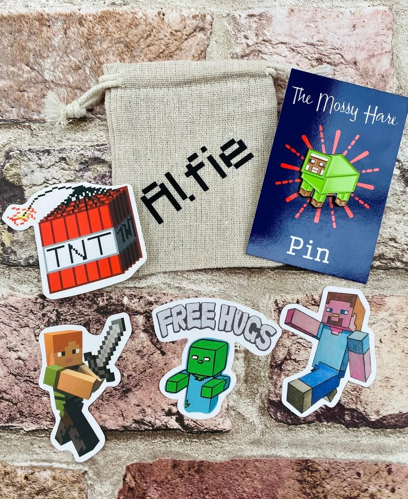 Minecraft Bee Pin (Personalised with stickers)- great Gift! Bee Badge (Christmas present)