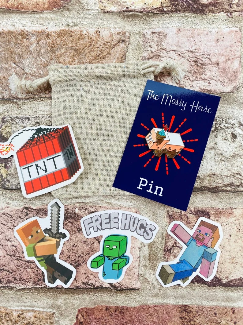 Minecraft Bee Pin (Personalised with stickers)- great Gift! Bee Badge (Christmas present)