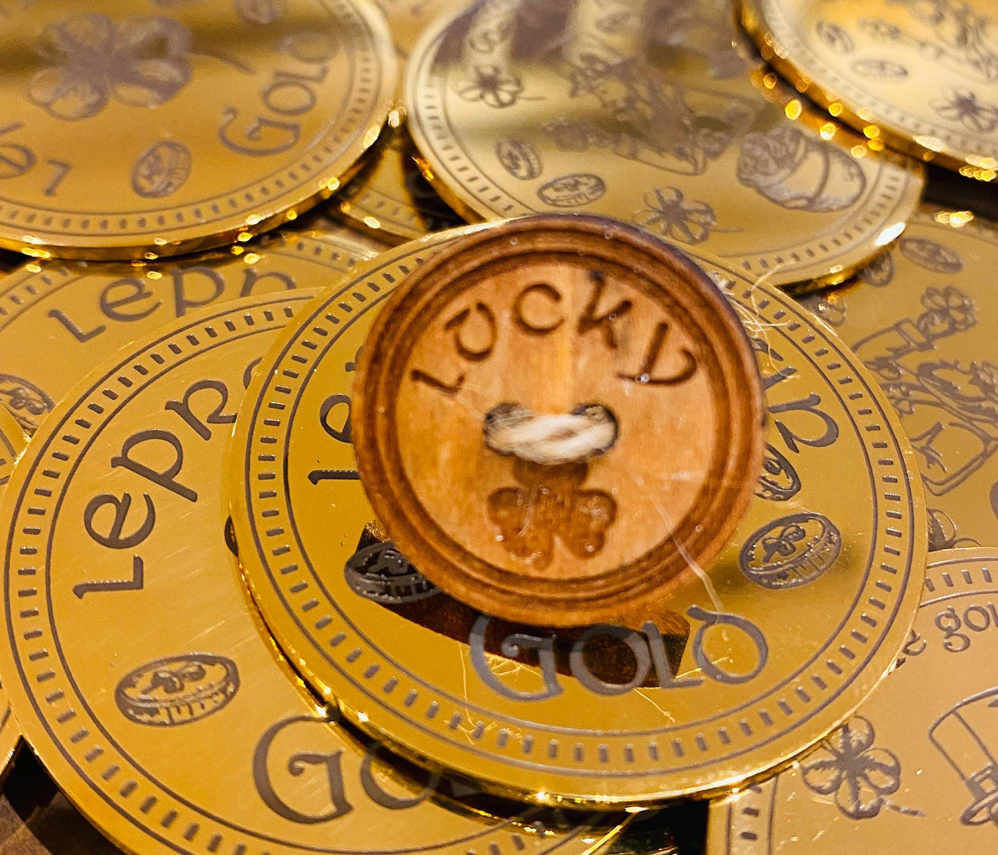 Leprechaun Gold, Dust & Button! Catch that Leprechaun on St. Patrick’s Day! Leprechaun Trap Gold and Green Dust a Leprechaun can’t resist!