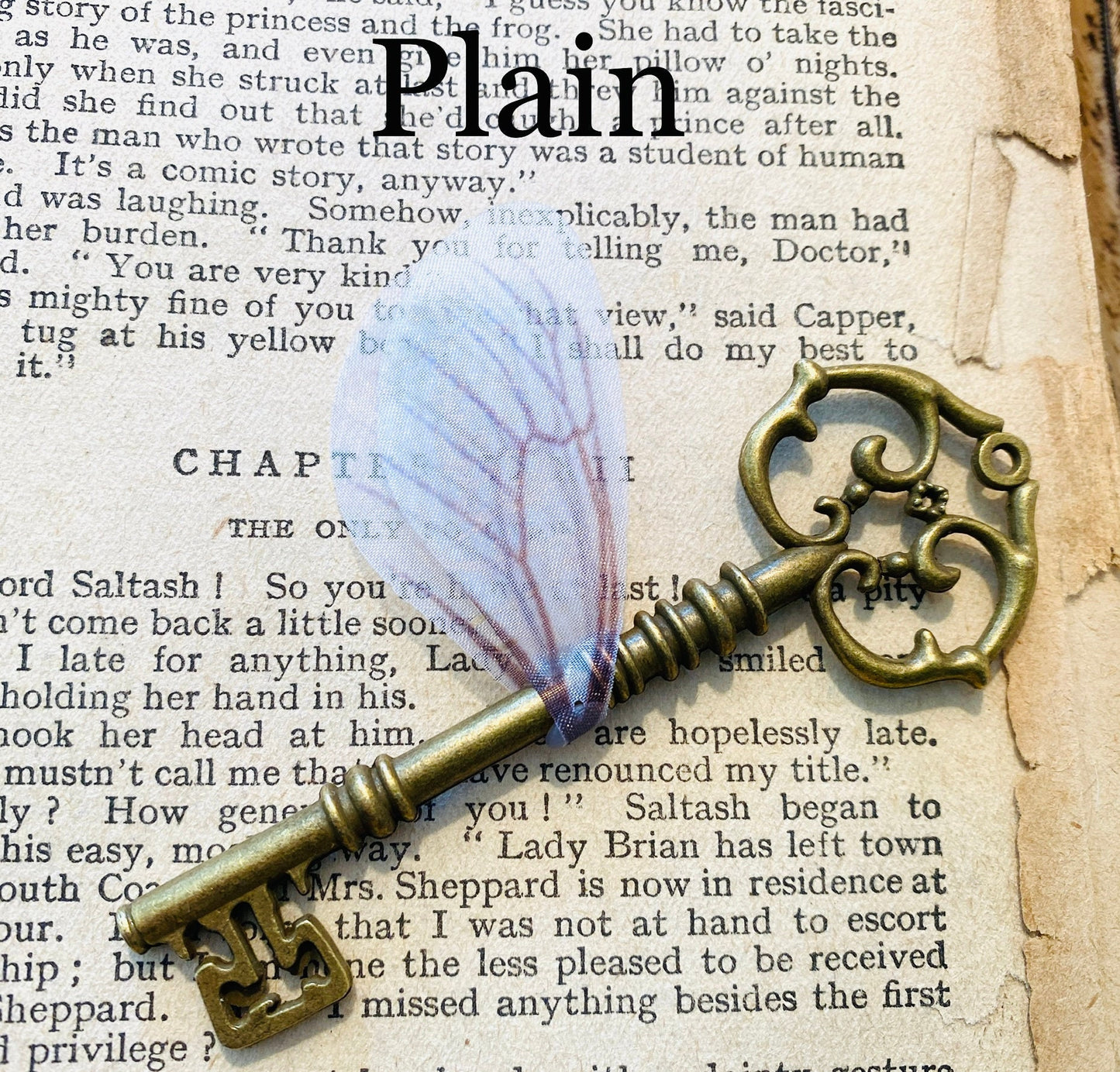 LARGE Flying Keys! Bronze Winged Keys wall Decor, Magical Party decor, Magic Room Decor, Fantasy Wedding, Magical Christmas Decorations